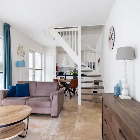 Luxury In A Right On The Boulevard And The Beach Holiday home