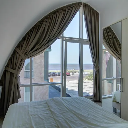 Luxury In A Right On The Boulevard And The Beach Egmond aan Zee