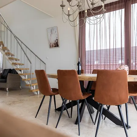 Luxury In A Right On The Boulevard And The Beach Holiday home *