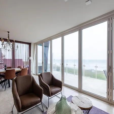 Luxury In A Right On The Boulevard And The Beach