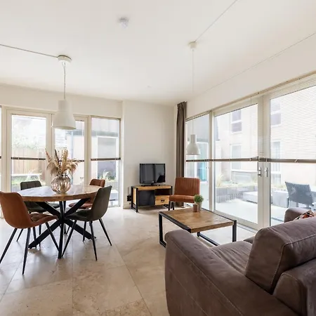 Luxury In A Right On The Boulevard And The Beach Holiday home