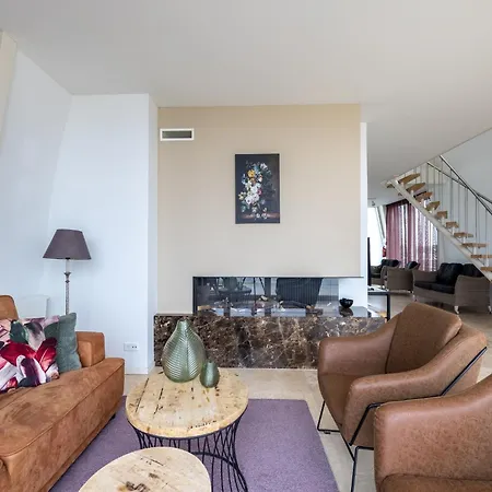 Luxury In A Right On The Boulevard And The Beach Holiday home