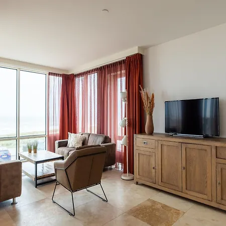 Luxury In A Right On The Boulevard And The Beach