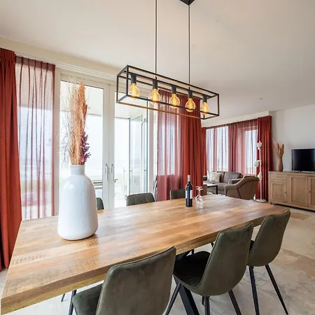 Luxury In A Right On The Boulevard And The Casa vacanze Egmond aan Zee